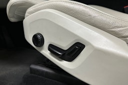 musta Volvo XC60 2018 kuva 16.