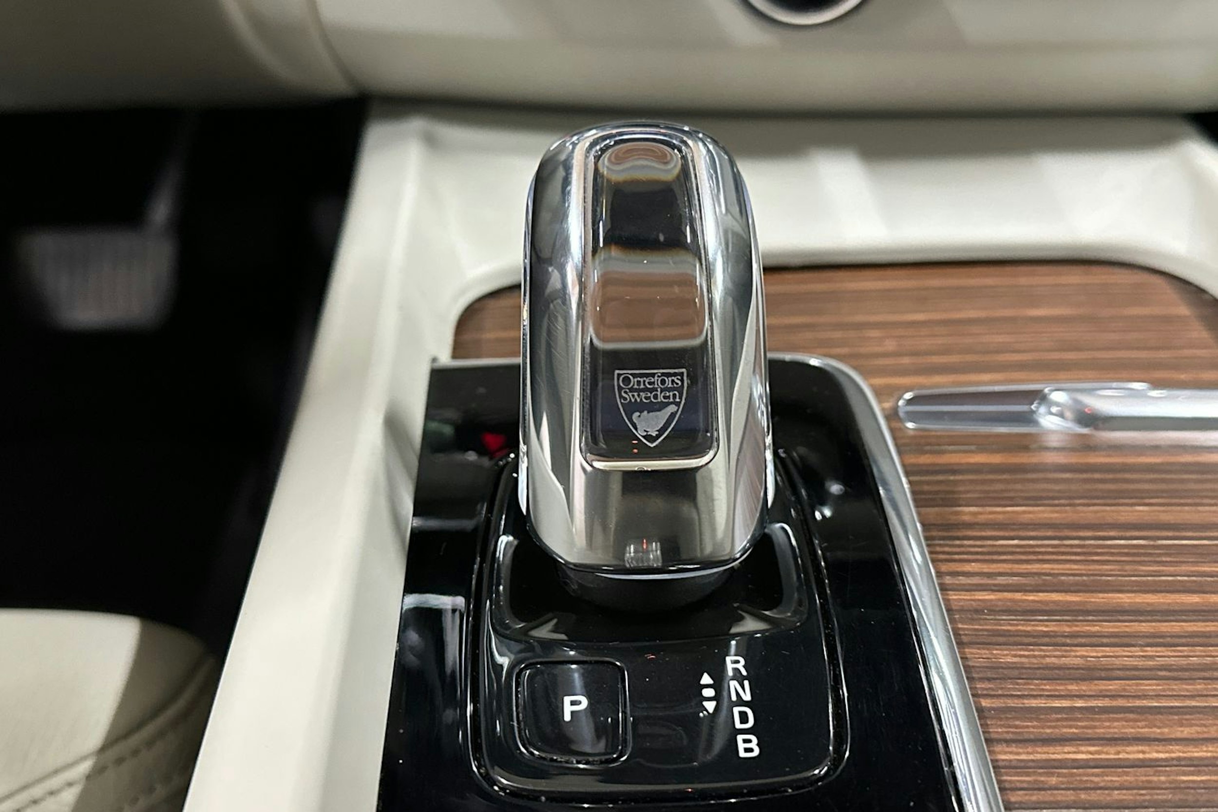 musta Volvo XC60 2018 kuva 26.