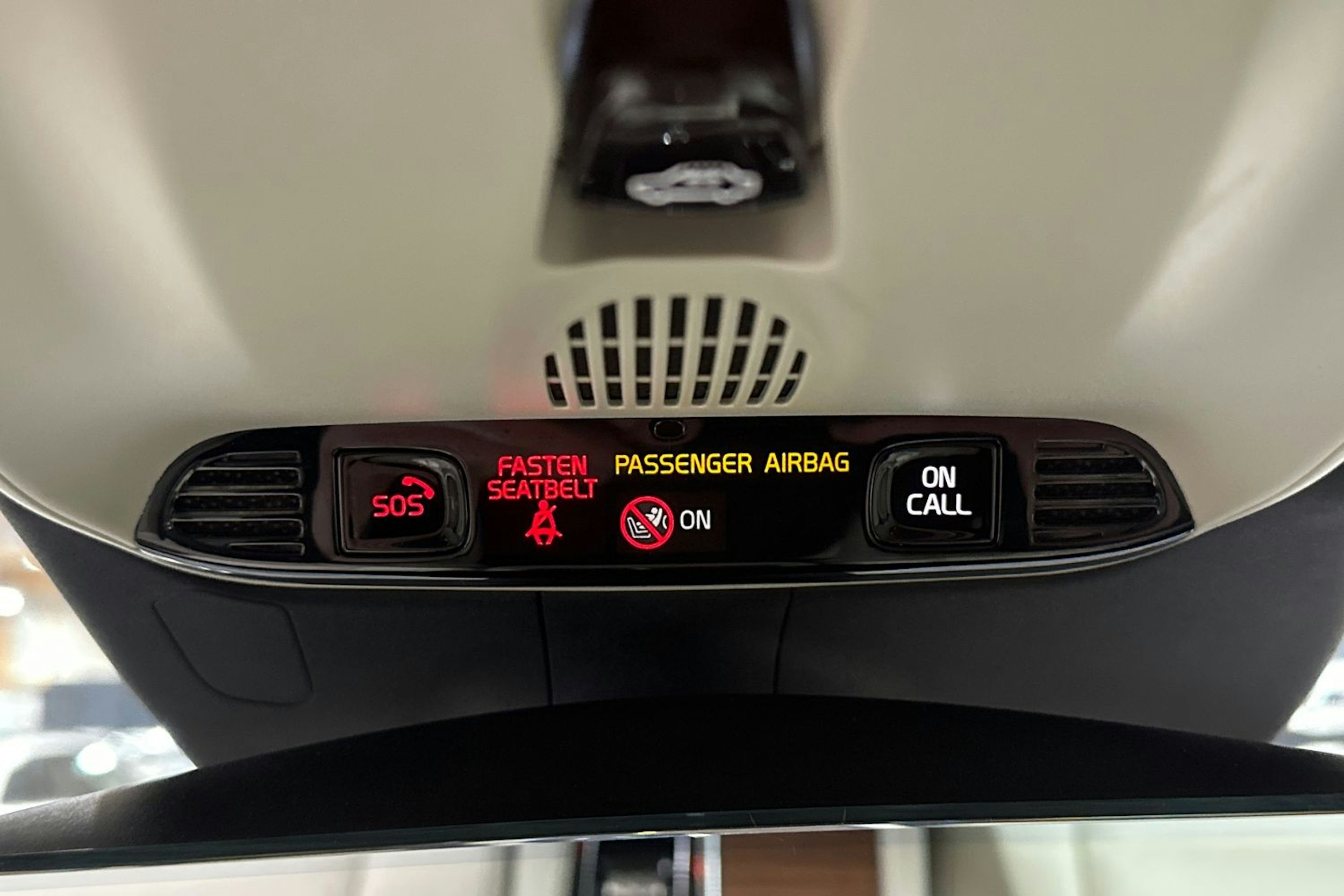 musta Volvo XC60 2018 kuva 27.