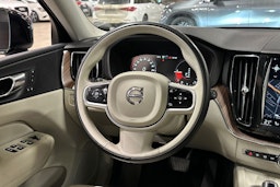 musta Volvo XC60 2018 kuva 28.