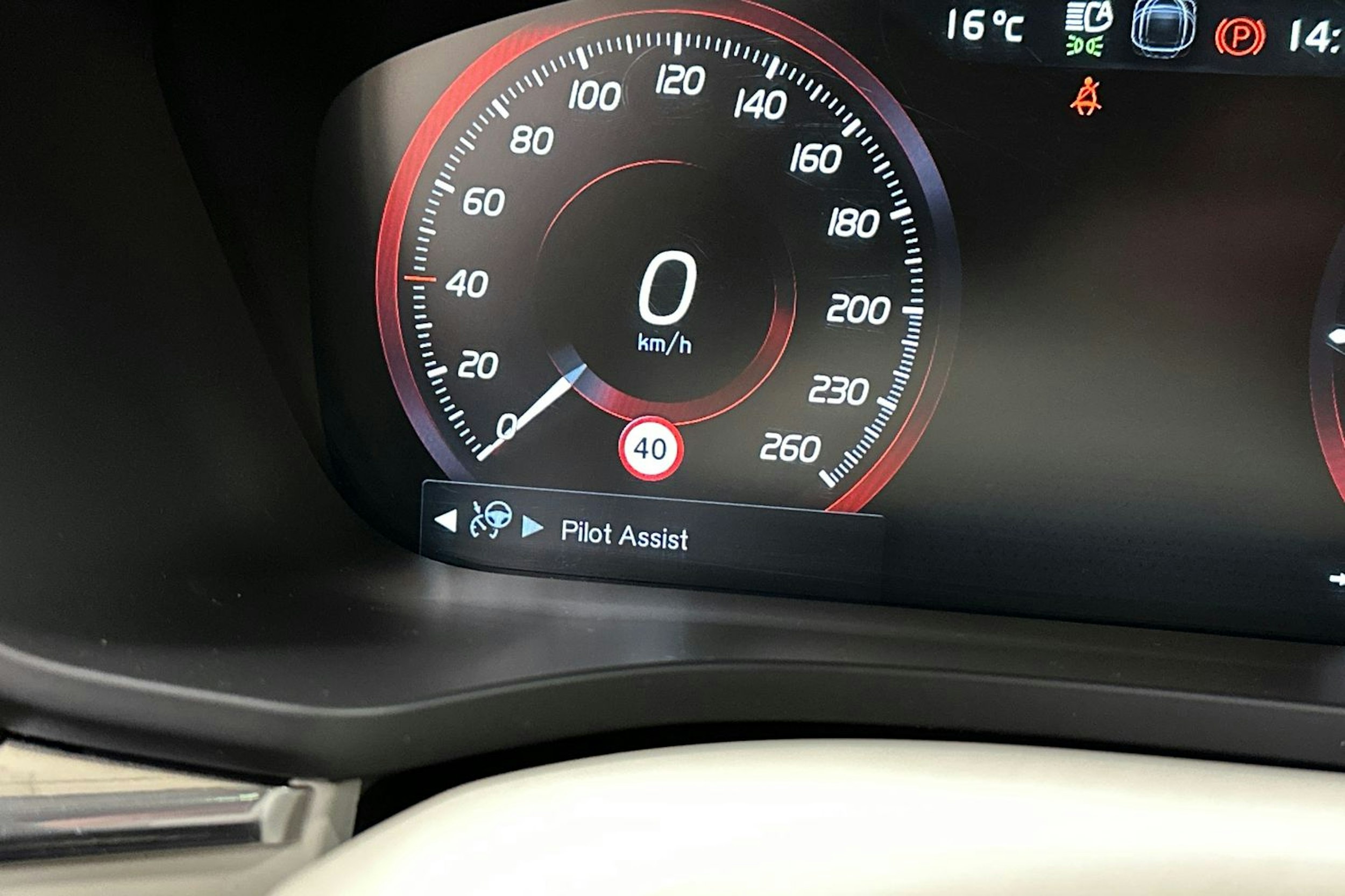 musta Volvo XC60 2018 kuva 30.