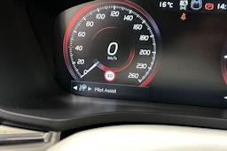 musta Volvo XC60 2018 kuva 30.