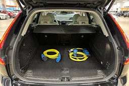 musta Volvo XC60 2018 kuva 32.