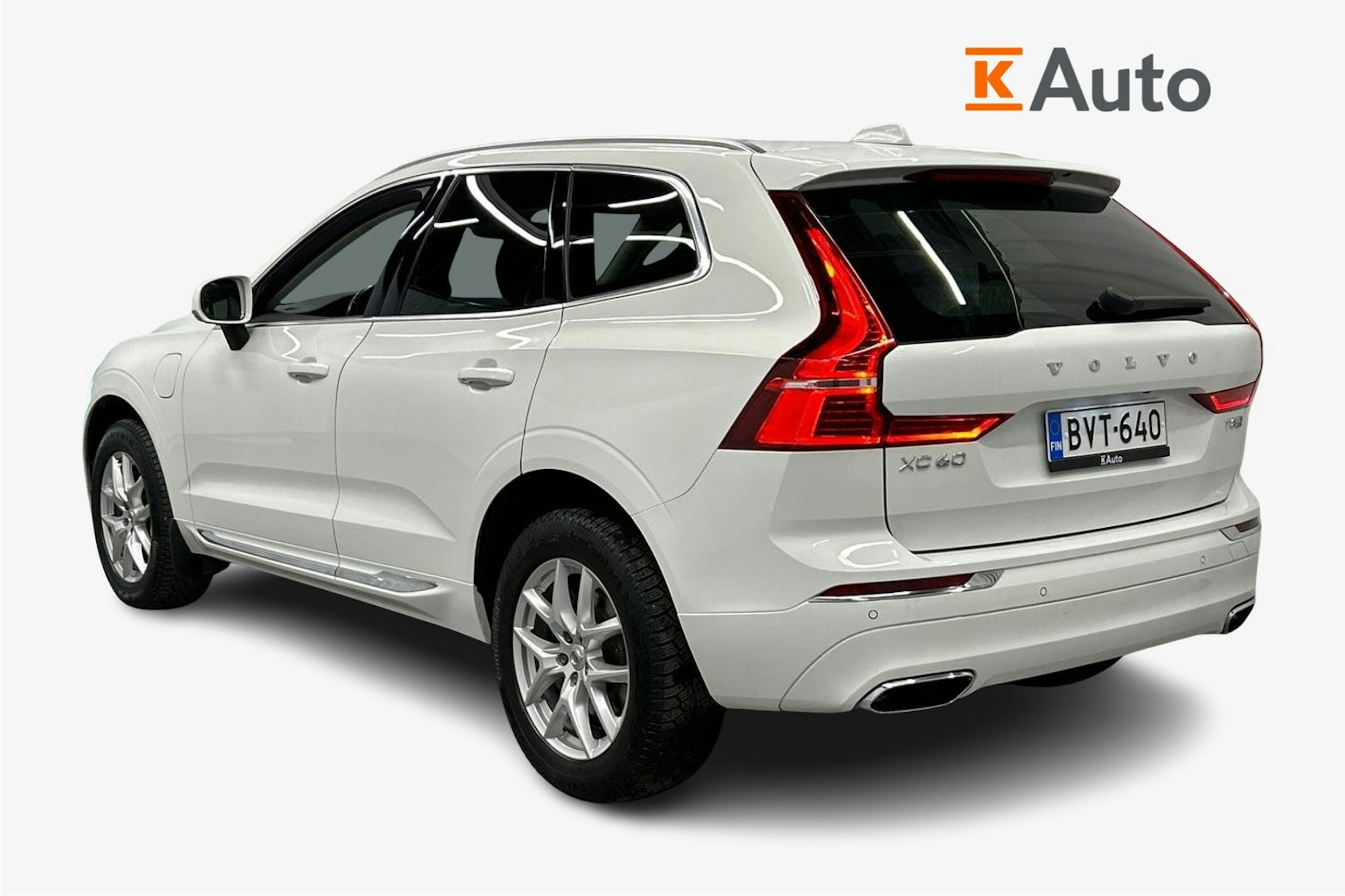 valkoinen Volvo XC60 2019 kuva 2.