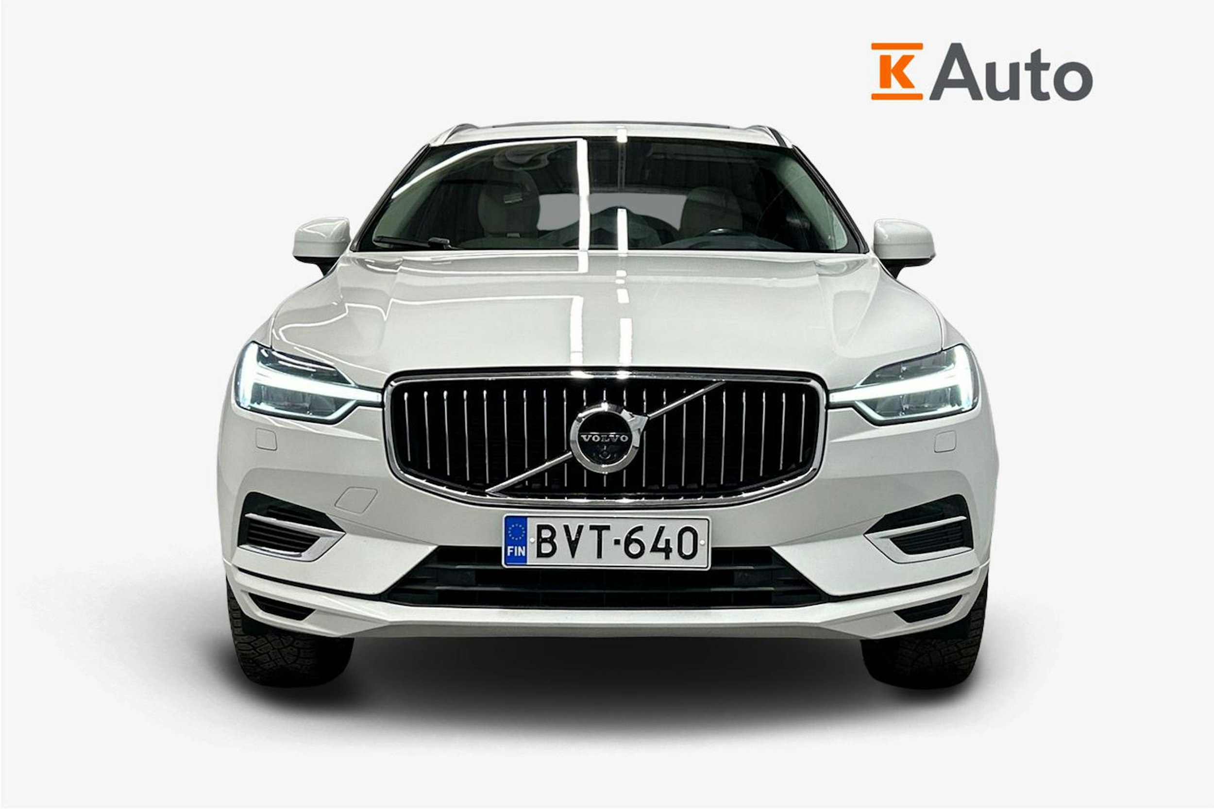 valkoinen Volvo XC60 2019 kuva 5.