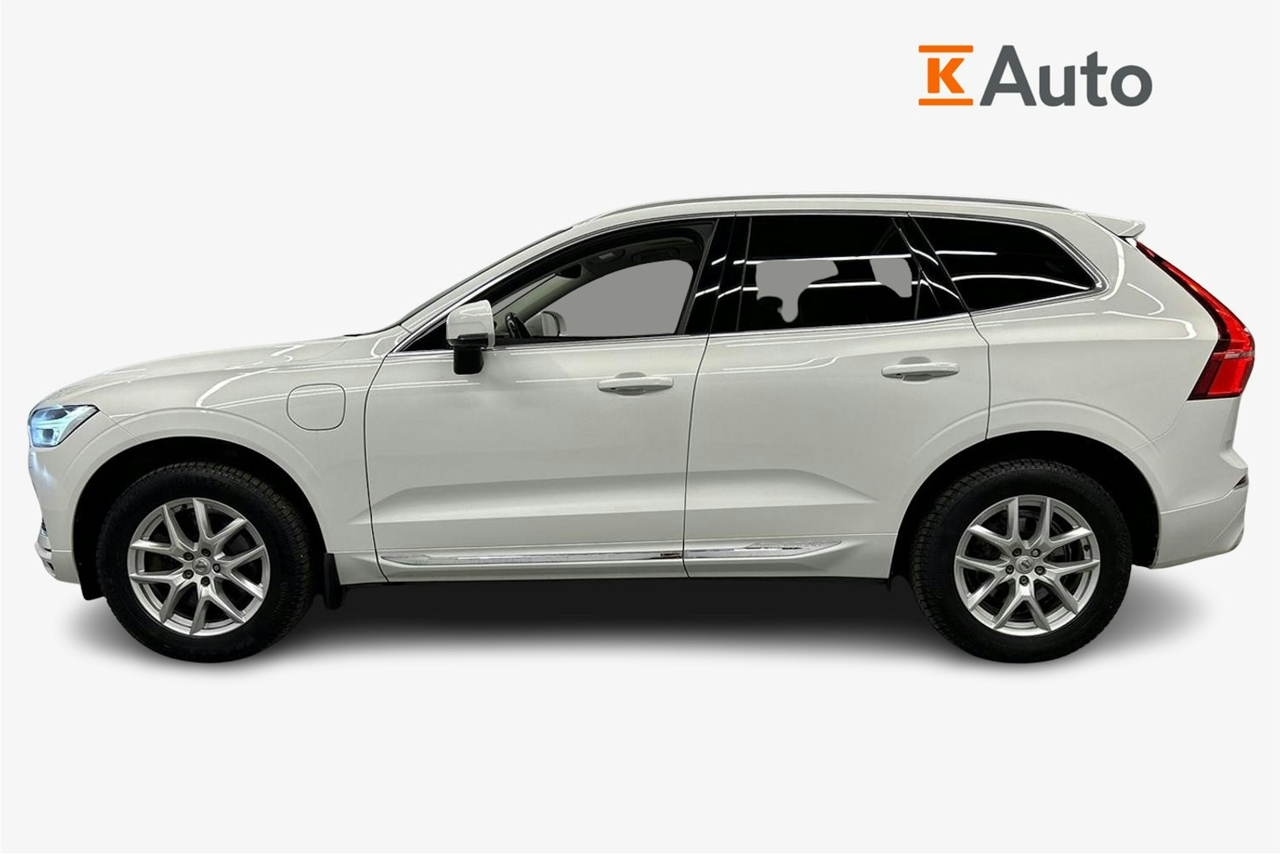 valkoinen Volvo XC60 2019 kuva 6.