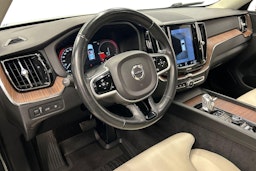 valkoinen Volvo XC60 2019 kuva 7.