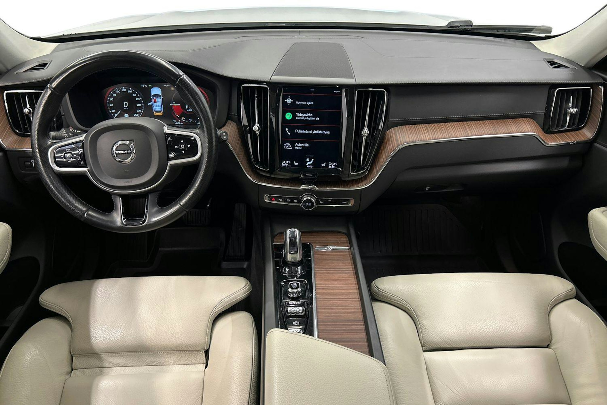 valkoinen Volvo XC60 2019 kuva 9.