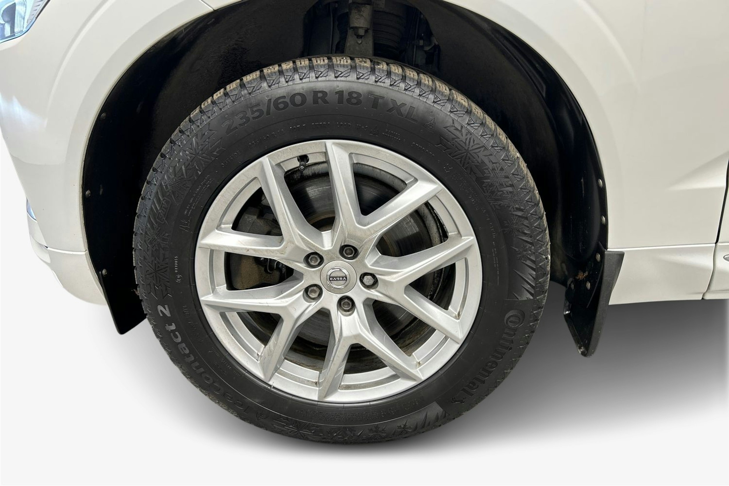 valkoinen Volvo XC60 2019 kuva 11.