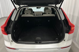 valkoinen Volvo XC60 2019 kuva 16.