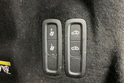 valkoinen Volvo XC60 2019 kuva 18.