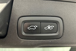 valkoinen Volvo XC60 2019 kuva 19.