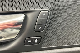 valkoinen Volvo XC60 2019 kuva 21.