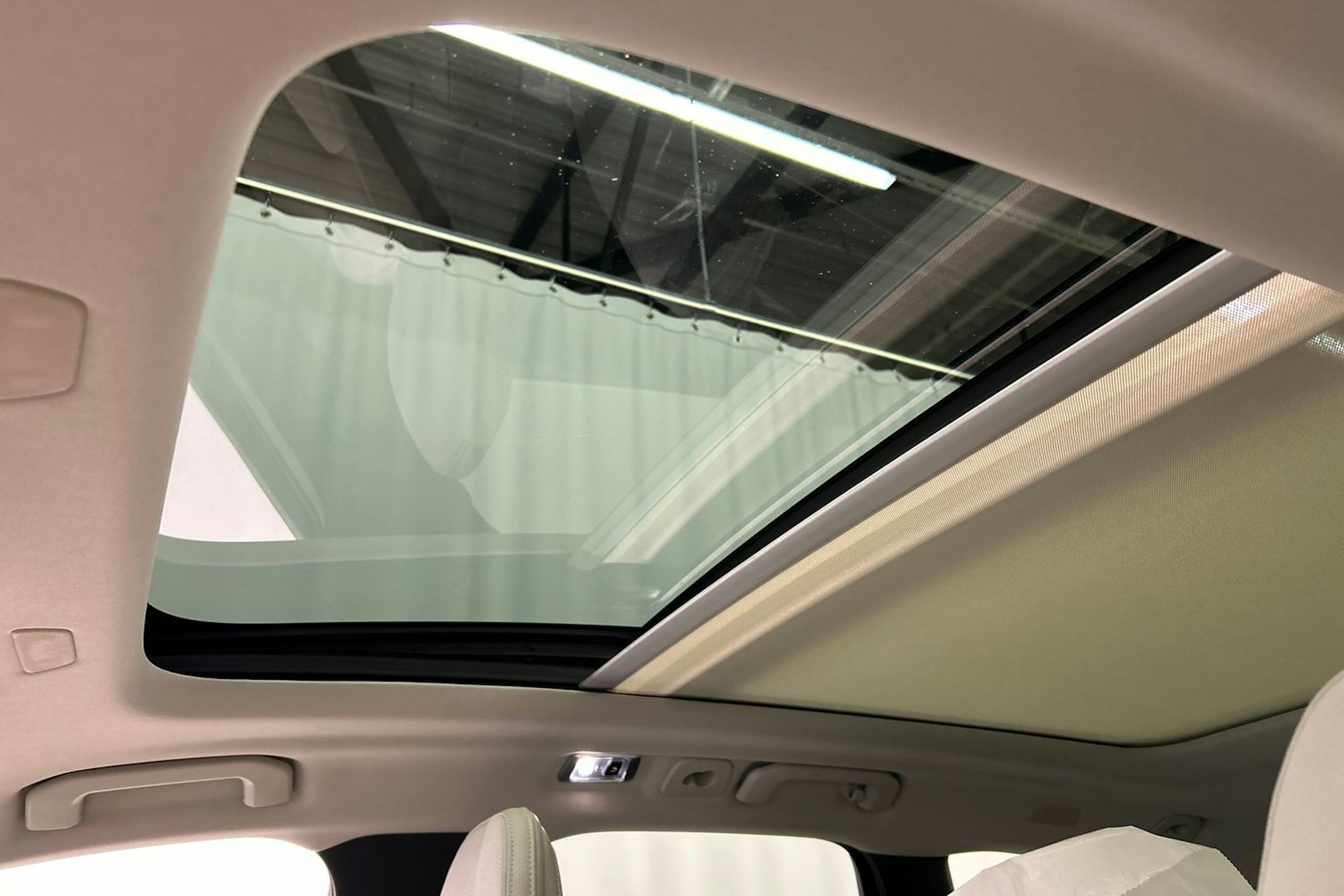 valkoinen Volvo XC60 2019 kuva 22.