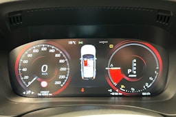 valkoinen Volvo XC60 2019 kuva 23.