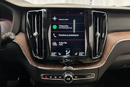 valkoinen Volvo XC60 2019 kuva 26.