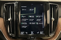 valkoinen Volvo XC60 2019 kuva 28.