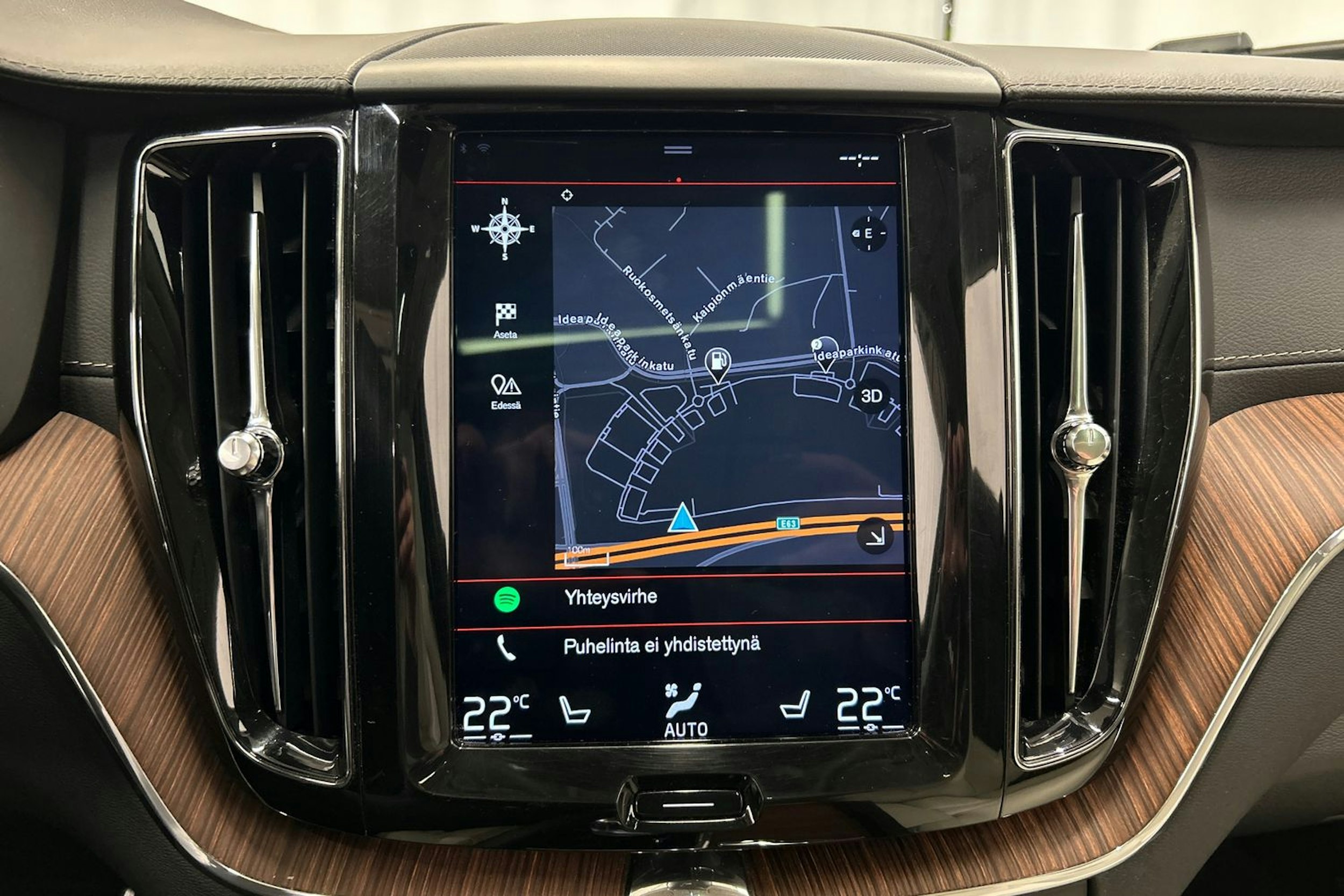 valkoinen Volvo XC60 2019 kuva 29.