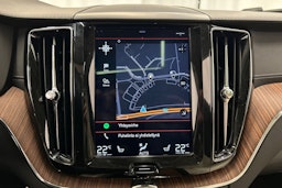 valkoinen Volvo XC60 2019 kuva 29.