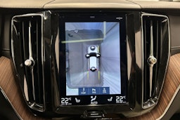 valkoinen Volvo XC60 2019 kuva 30.