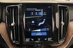 valkoinen Volvo XC60 2019 kuva 31.