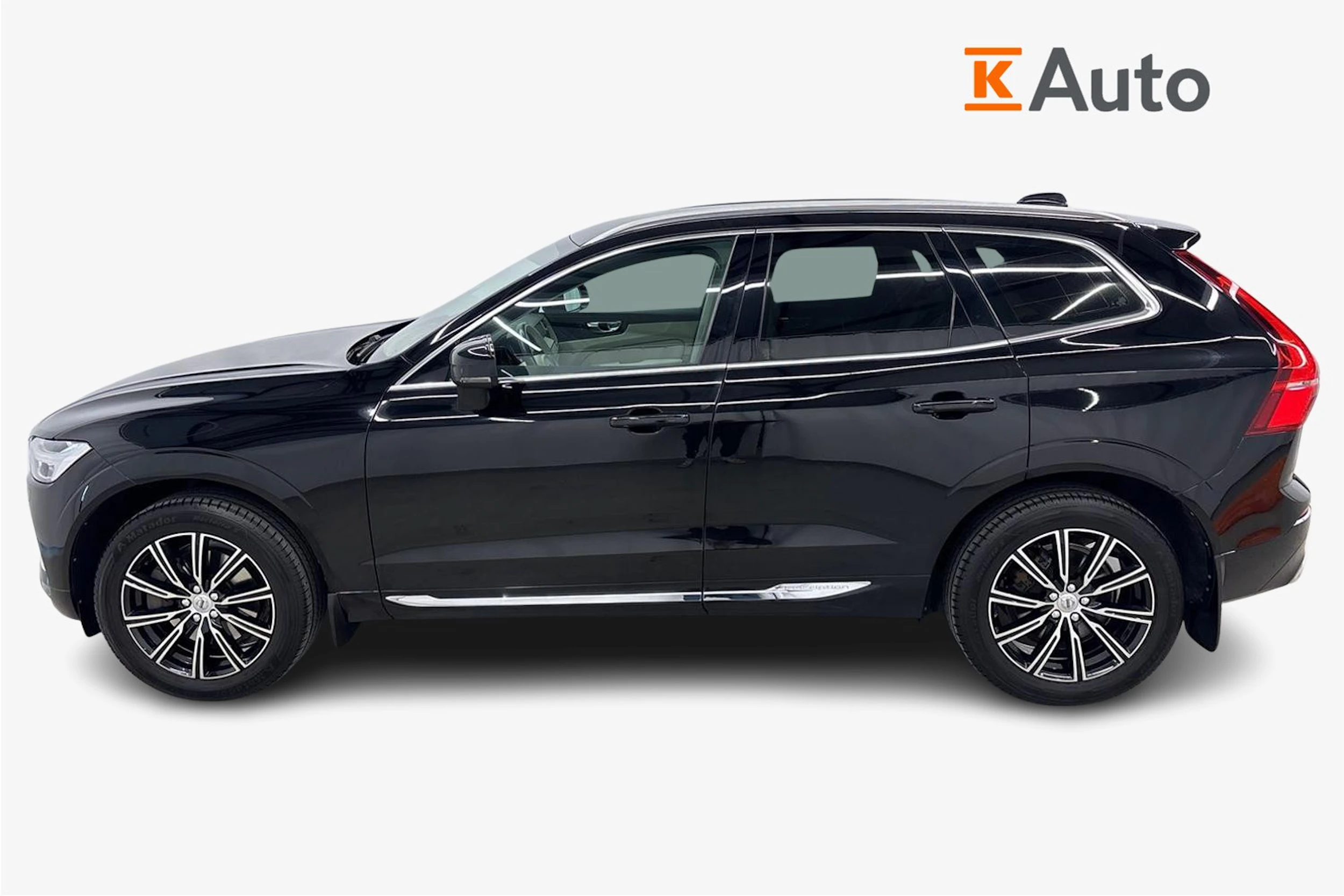 musta Volvo XC60 2019 kuva 7.
