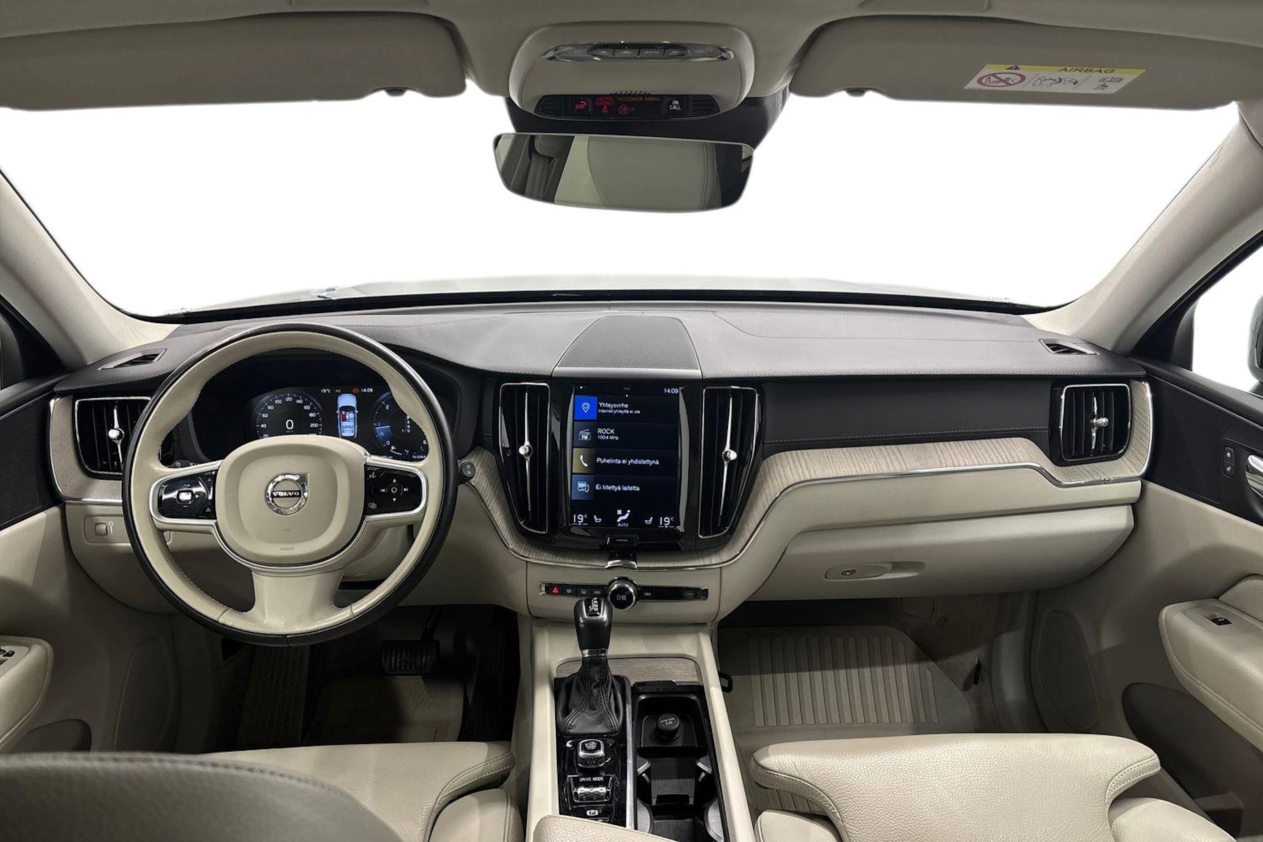 musta Volvo XC60 2019 kuva 9.