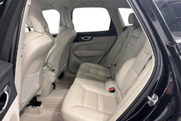 musta Volvo XC60 2019 kuva 11.