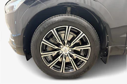 musta Volvo XC60 2019 kuva 12.