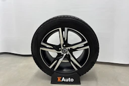 musta Volvo XC60 2019 kuva 13.