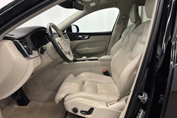 musta Volvo XC60 2019 kuva 19.