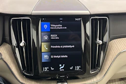 musta Volvo XC60 2019 kuva 21.