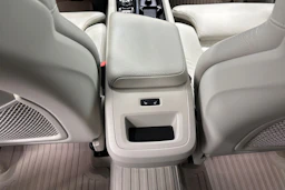 musta Volvo XC60 2019 kuva 24.