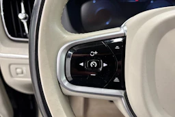 musta Volvo XC60 2019 kuva 25.