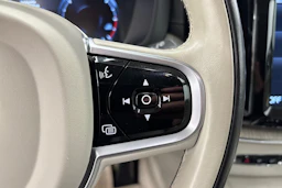 musta Volvo XC60 2019 kuva 26.