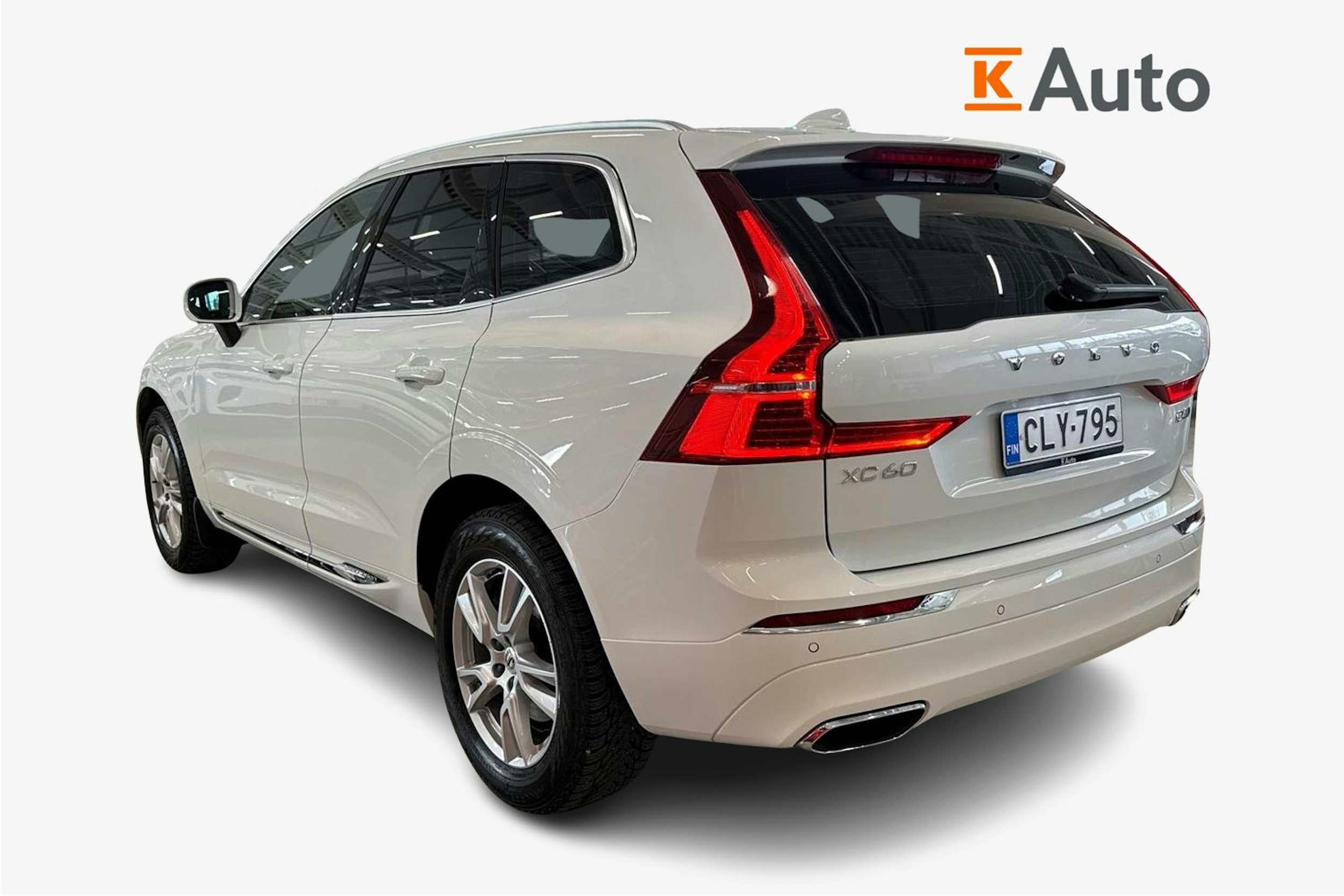 valkoinen Volvo XC60 2019 kuva 2.