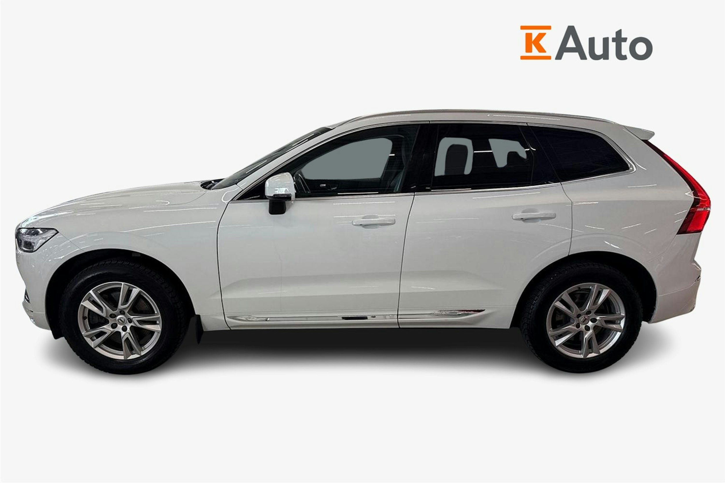 valkoinen Volvo XC60 2019 kuva 6.