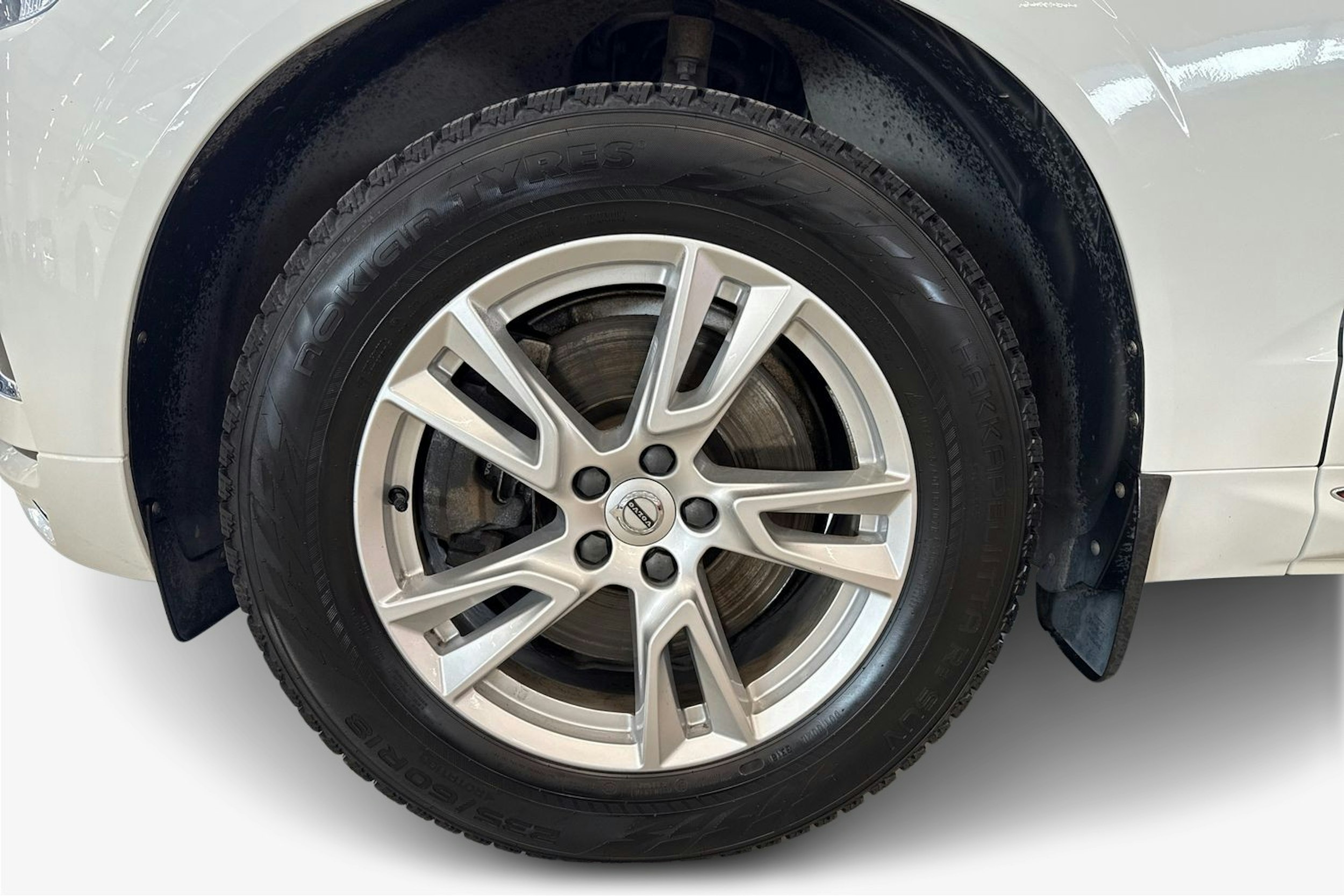 valkoinen Volvo XC60 2019 kuva 11.