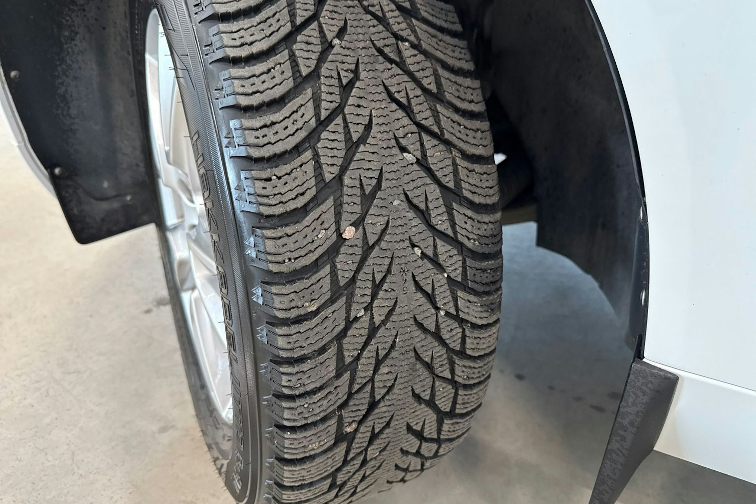 valkoinen Volvo XC60 2019 kuva 13.