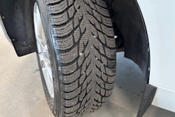 valkoinen Volvo XC60 2019 kuva 13.