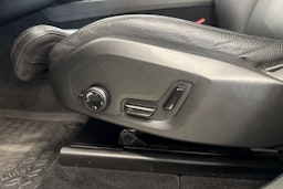 valkoinen Volvo XC60 2019 kuva 16.