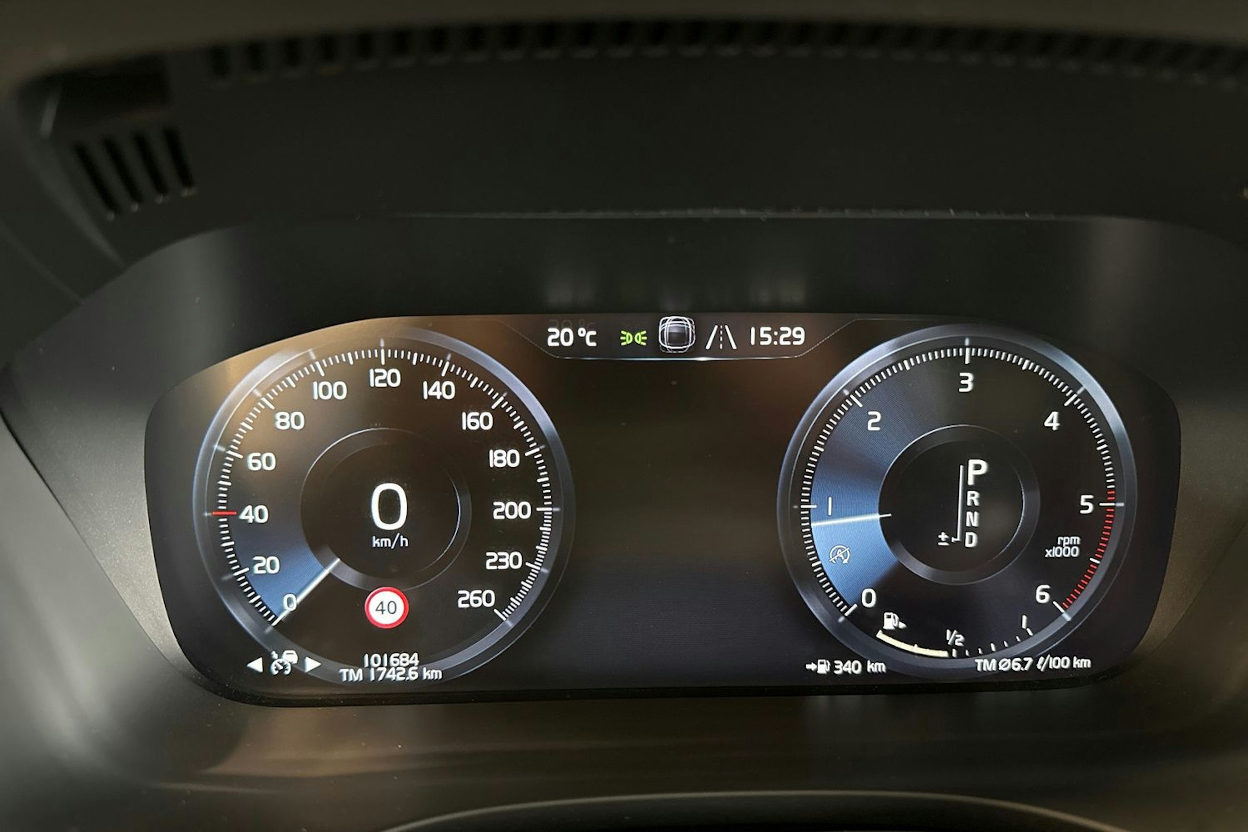 valkoinen Volvo XC60 2019 kuva 19.
