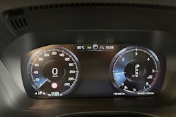 valkoinen Volvo XC60 2019 kuva 19.