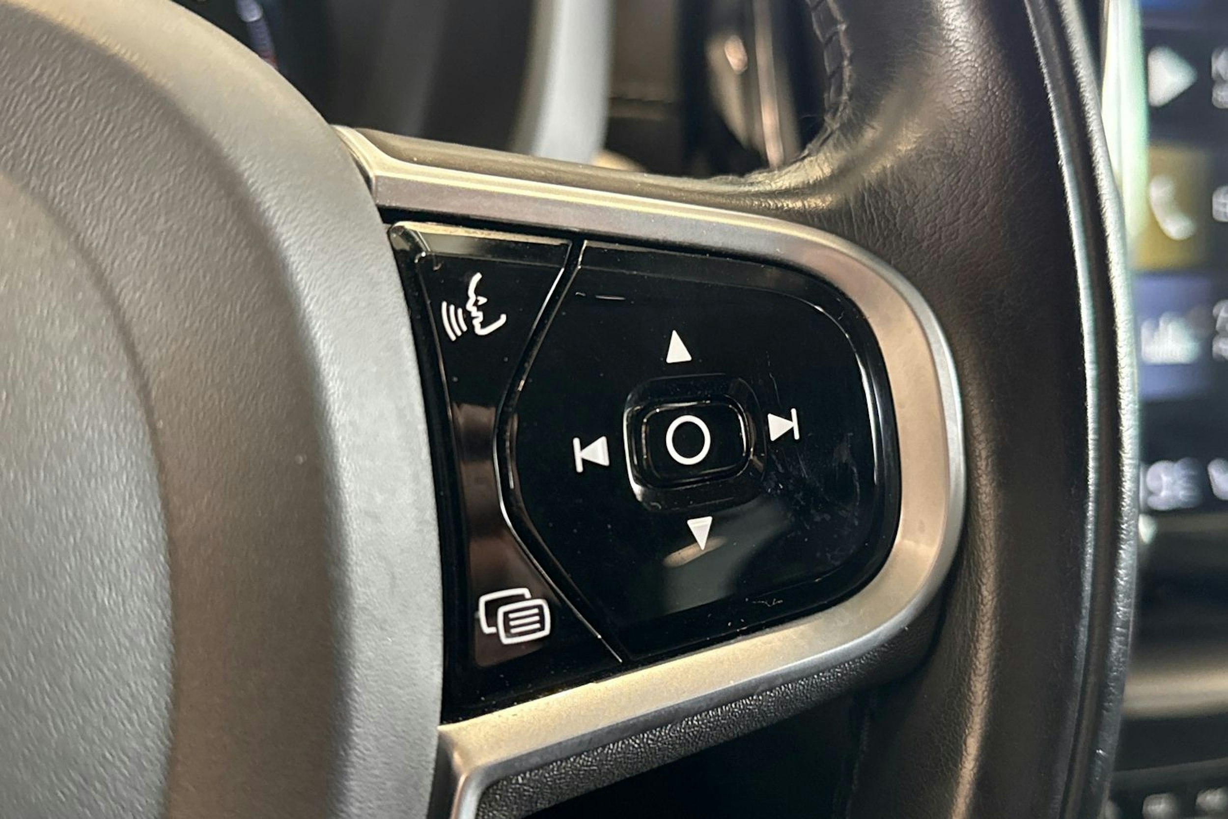 valkoinen Volvo XC60 2019 kuva 21.