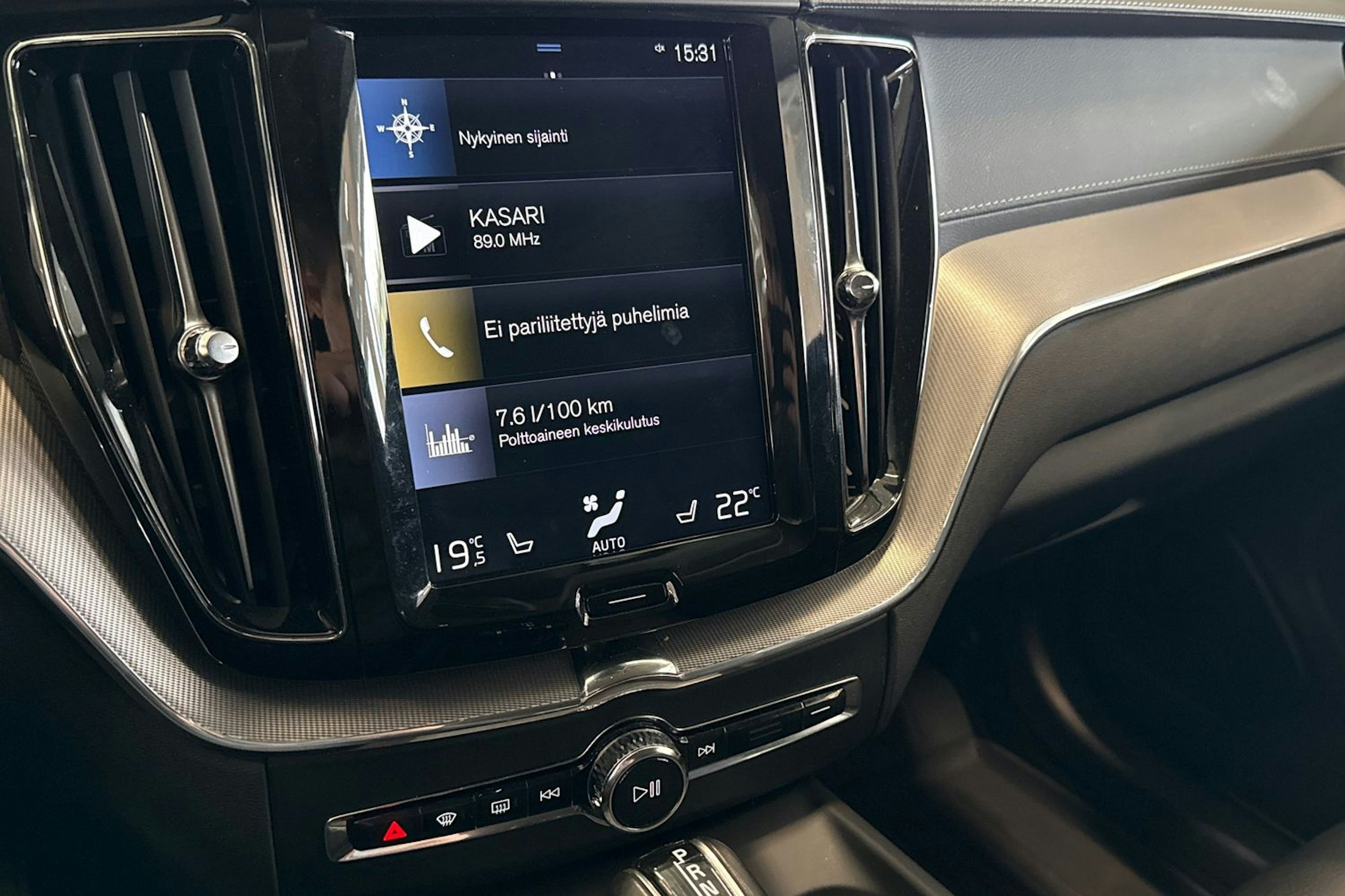 valkoinen Volvo XC60 2019 kuva 22.