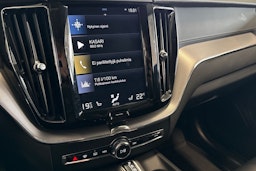valkoinen Volvo XC60 2019 kuva 22.
