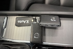 valkoinen Volvo XC60 2019 kuva 24.