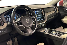 punainen Volvo XC60 2019 kuva 3.