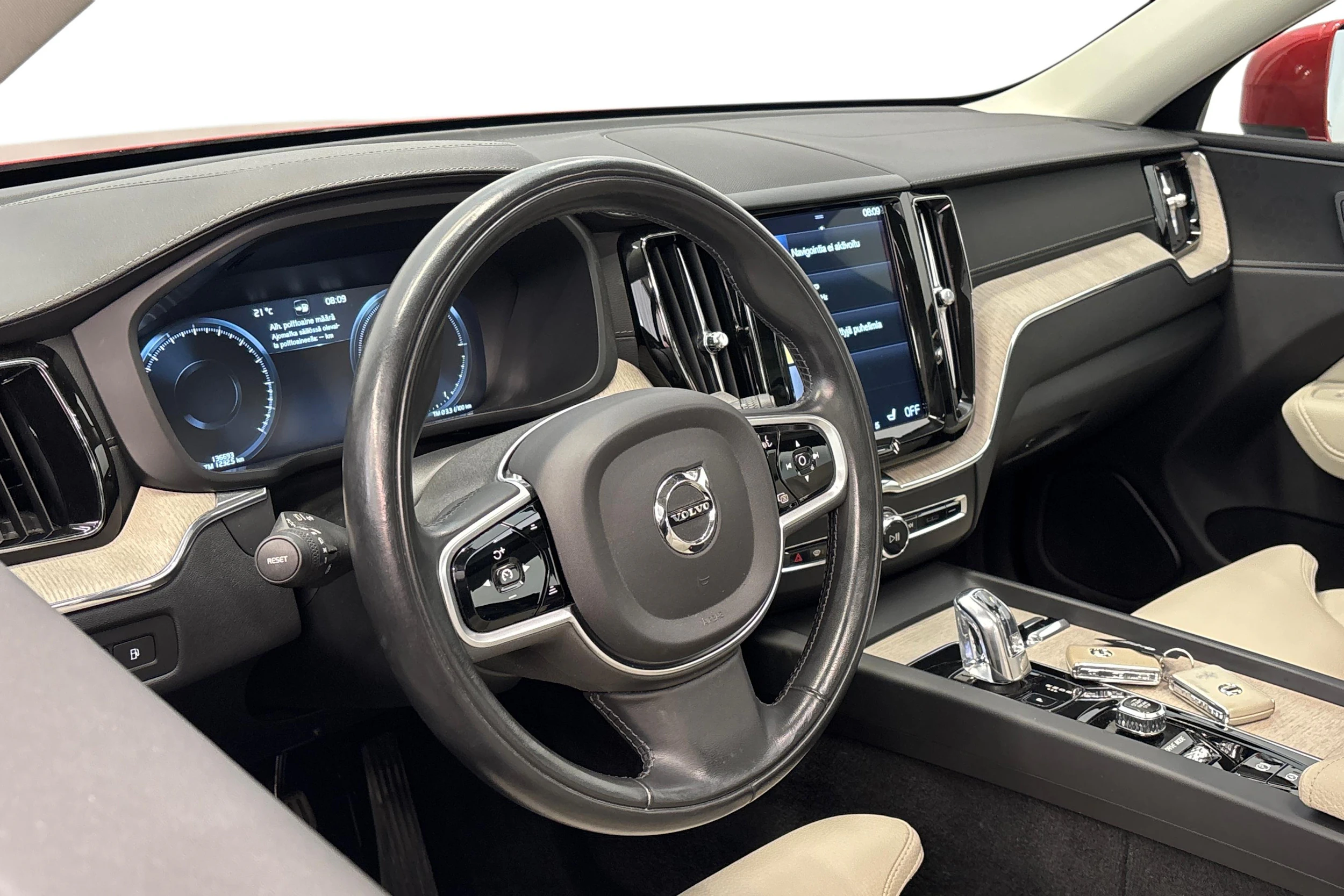 punainen Volvo XC60 2019 kuva 8.