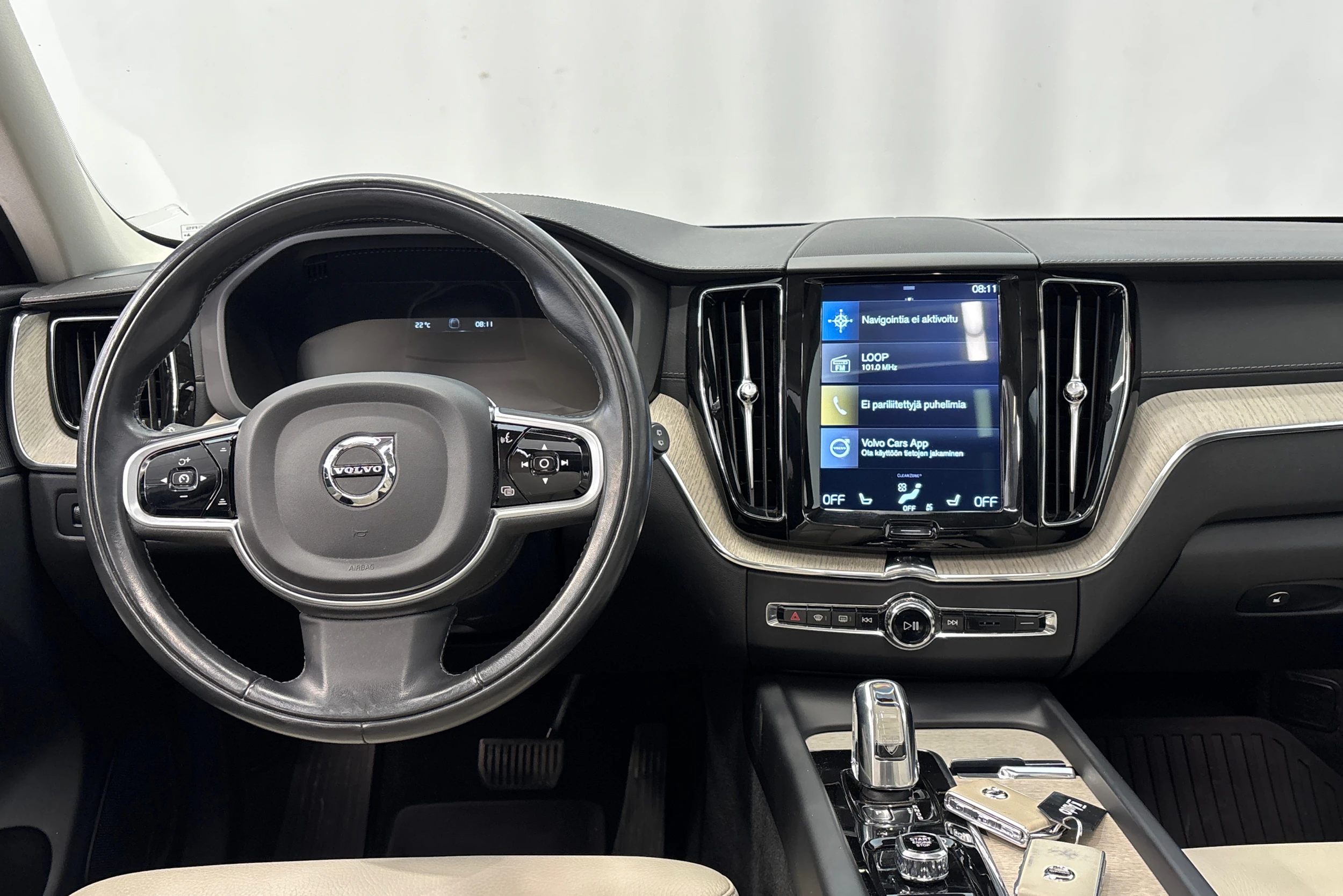 punainen Volvo XC60 2019 kuva 16.